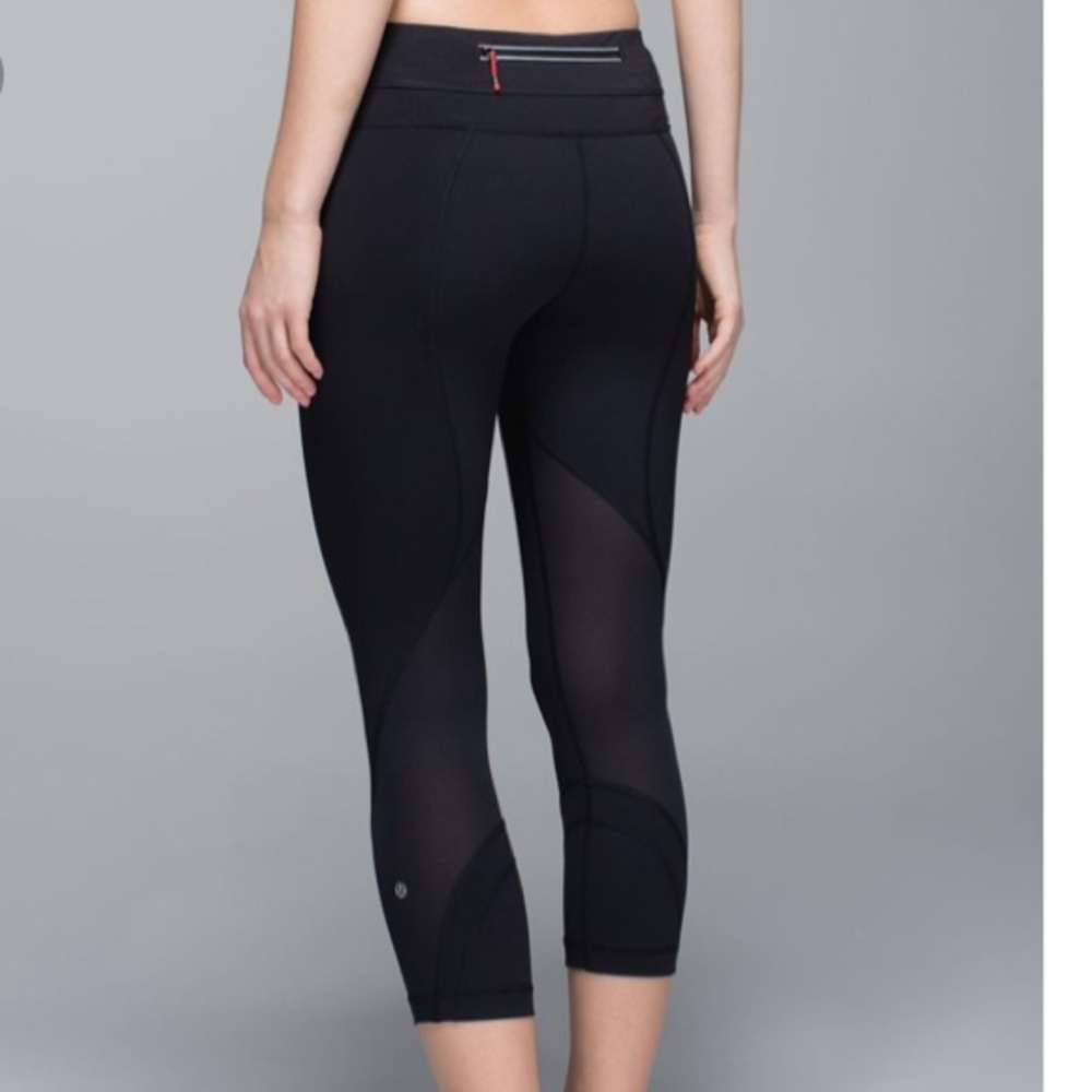 Lululemon inspire crop. Black. Size 4.